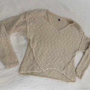 Universal Thread Women's Beige V-Neck Sweater